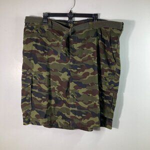 True Nation Broken‎ In Camo Cargo Shorts says 46 but measures at 44" NWT